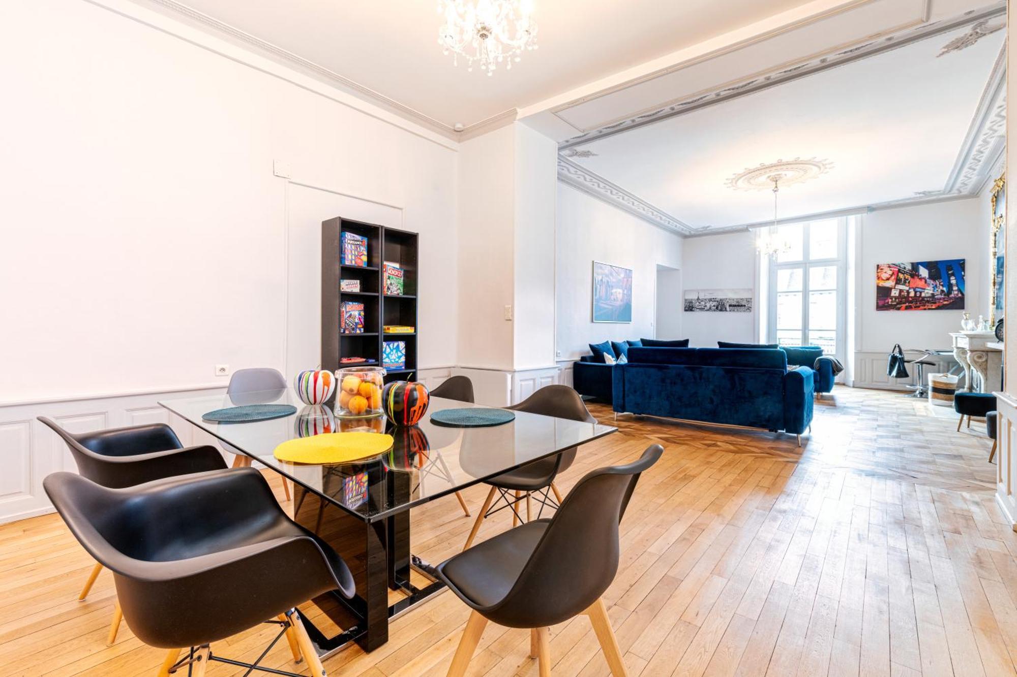 Apartment Immeuble Le Bringer 180m2 *